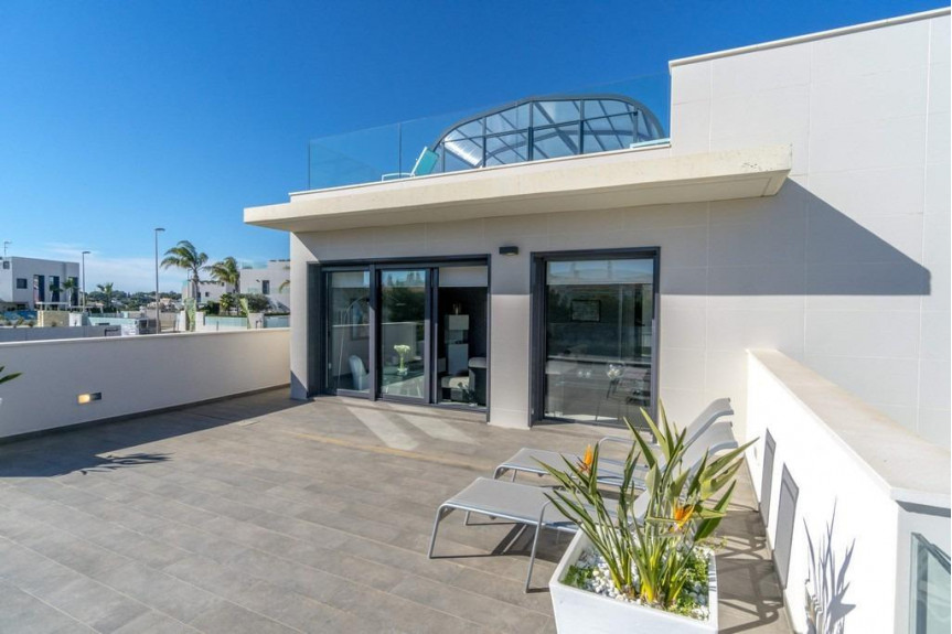 Dehesa de Campoamor, Villa de lujo
