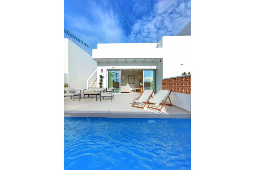 Dolores, Villas with solarium and pool
