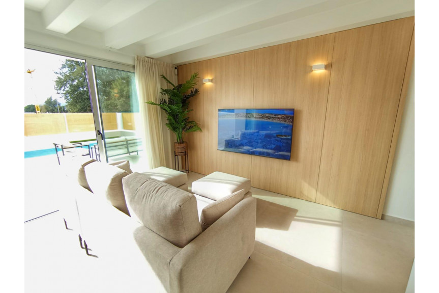 Dolores, Villas with solarium and pool