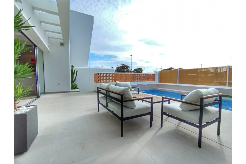 Dolores, Villas with solarium and pool