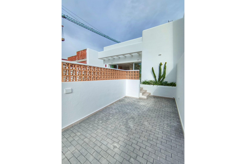 Dolores, Villas with solarium and pool