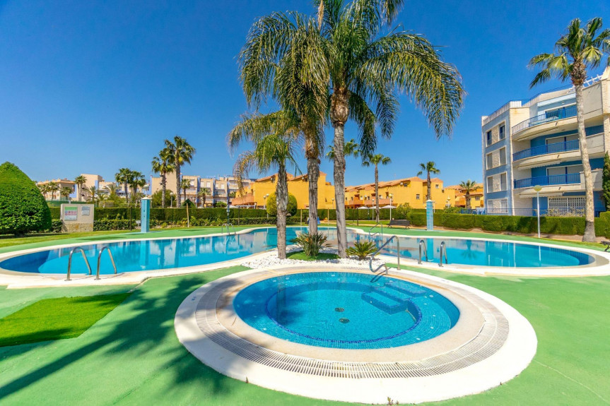 Dehesa de Campoamor, Apartamento con garaje