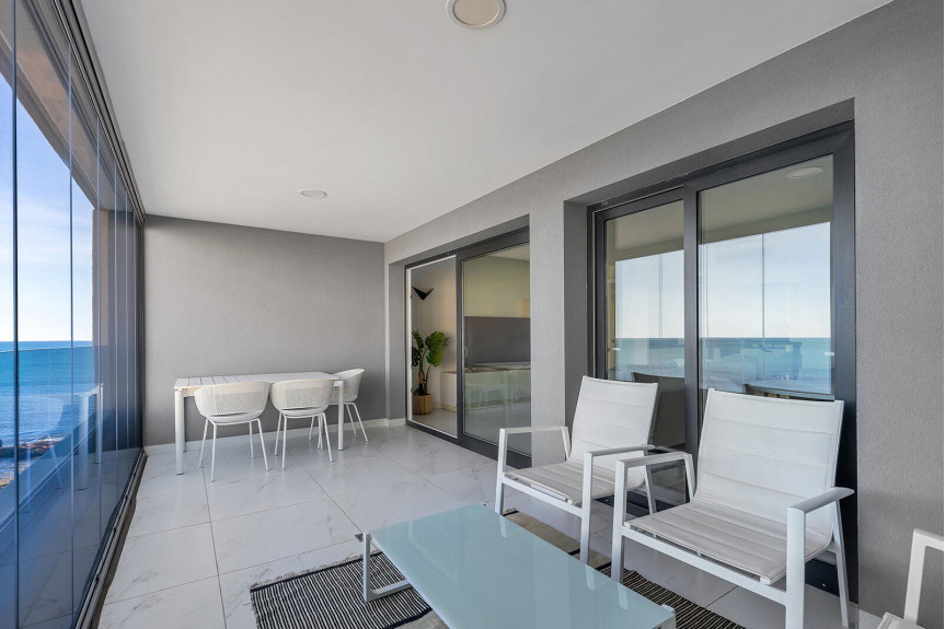 Punta Prima, Apartment with a sea view