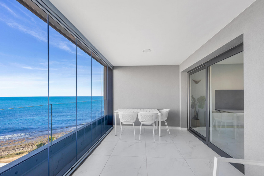 Punta Prima, Apartment with a sea view