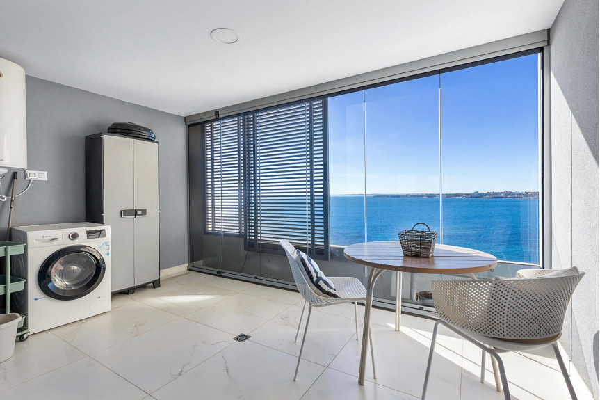 Punta Prima, Apartment with a sea view