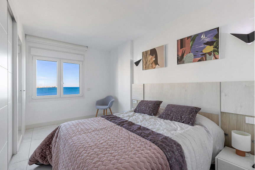 Punta Prima, Apartment with a sea view