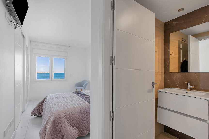 Punta Prima, Apartment with a sea view