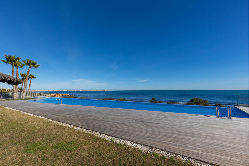 Punta Prima, Apartment with a sea view