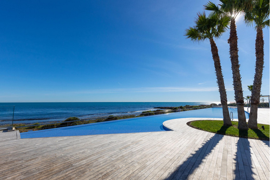 Punta Prima, Apartment with a sea view