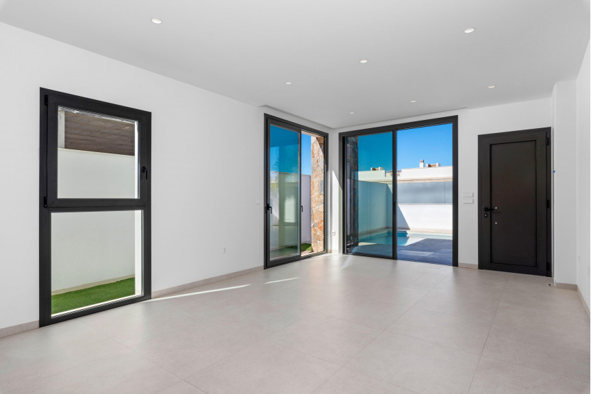 Pilar de la Horadada, Nowe apartamenty