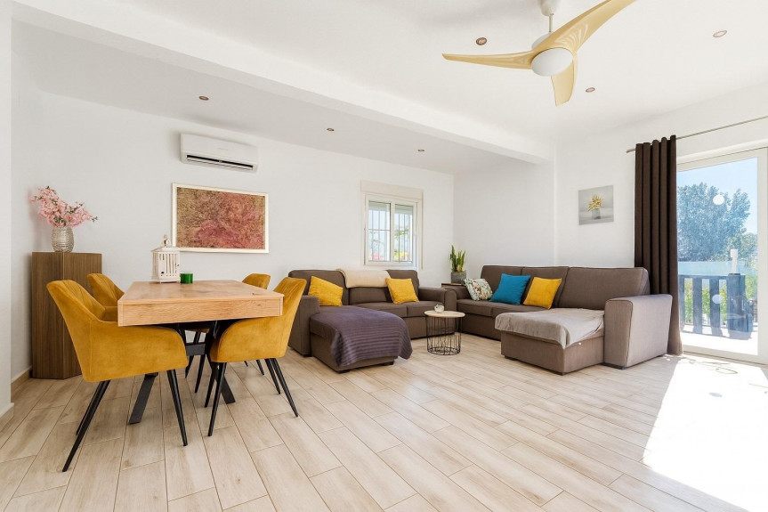 Pilar de la Horadada, Casa con piscina