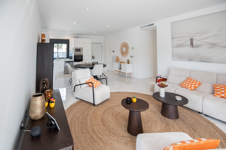 Pinar de Campoverde, Wille z basenem