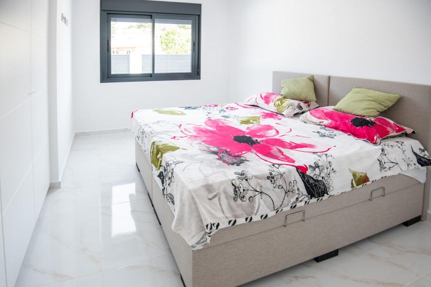 Pinar de Campoverde, Wille z basenem