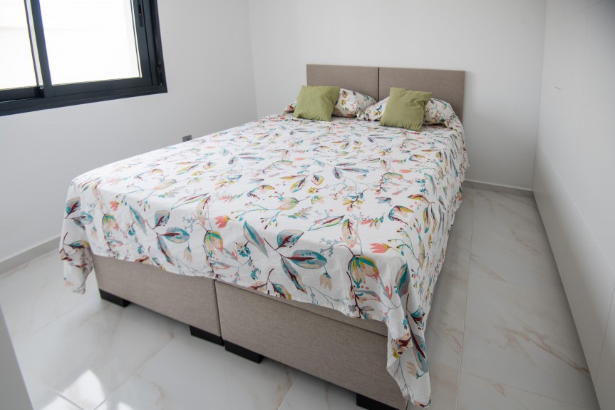 Pinar de Campoverde, Wille z basenem