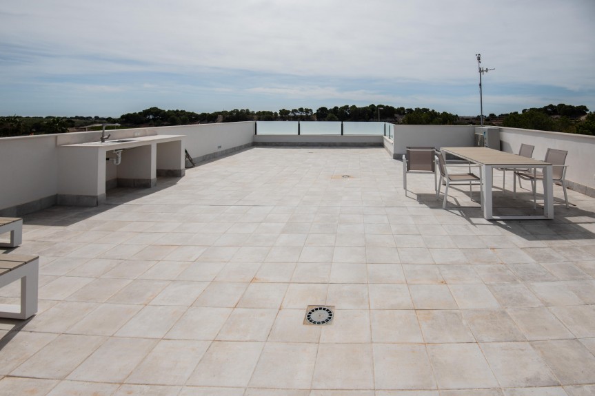 Pinar de Campoverde, Wille z basenem