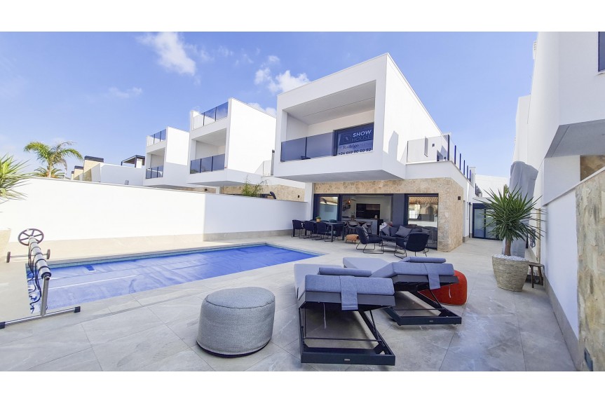 San Pedro del Pinatar, Wille z basenem