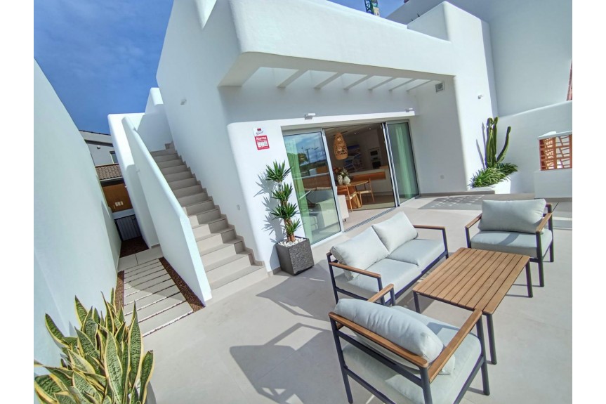 Dolores, Wille z basenem i solarium