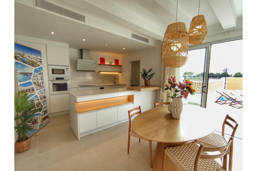 Dolores, Wille z basenem i solarium