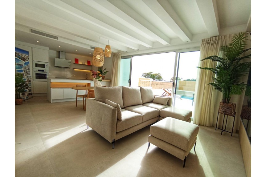 Dolores, Wille z basenem i solarium