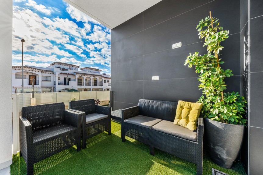 Orihuela Costa, Willa z basenem