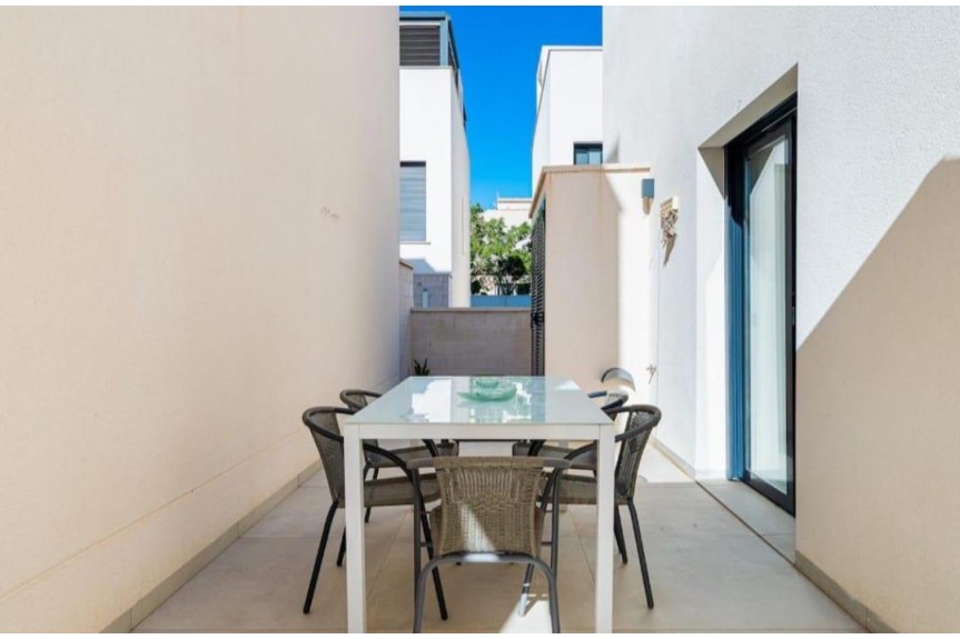 Orihuela Costa, Willa z basenem