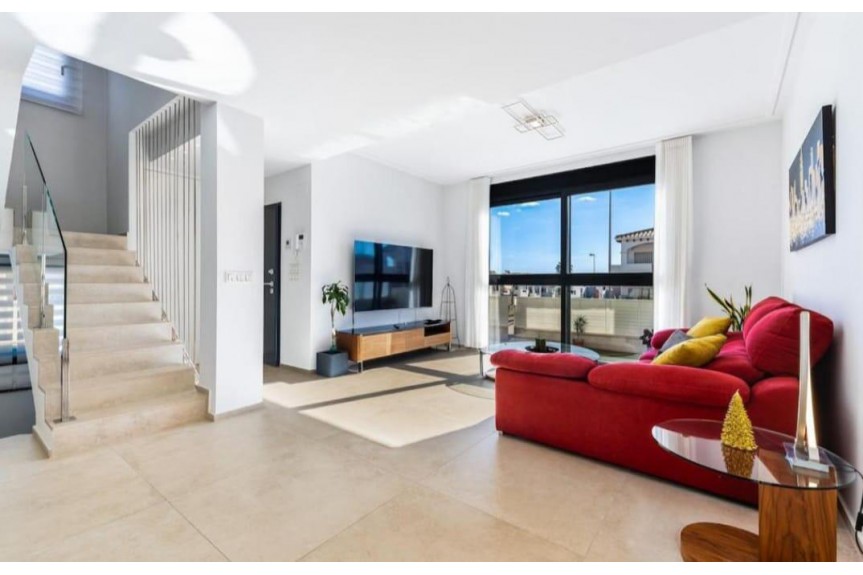 Orihuela Costa, Willa z basenem