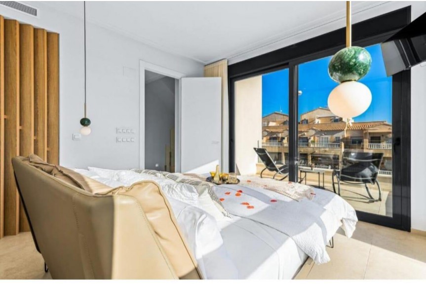 Orihuela Costa, Willa z basenem