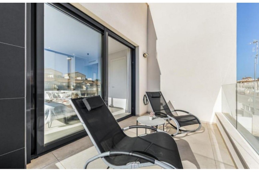 Orihuela Costa, Willa z basenem