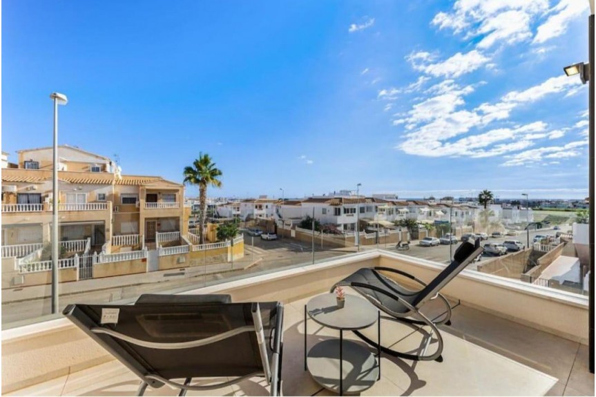 Orihuela Costa, Willa z basenem