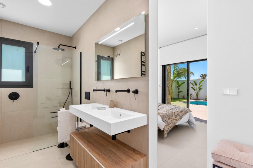 Los Alcazares, Single-story villas