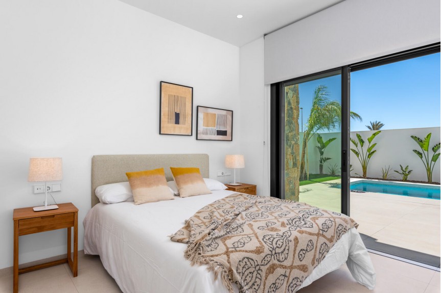 Los Alcazares, Single-story villas