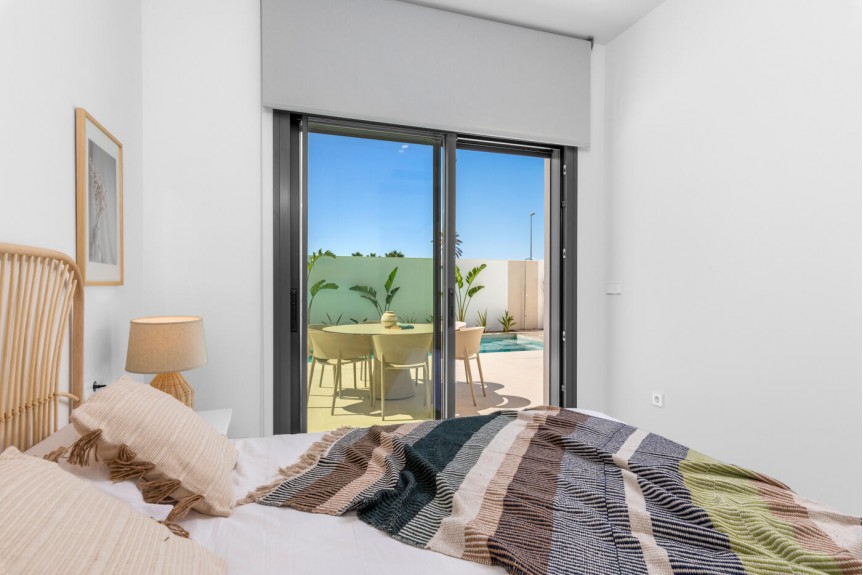 Los Alcazares, Single-story villas