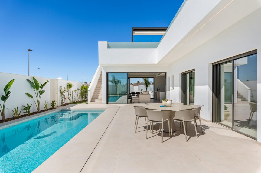 Los Alcazares, Single-story villas