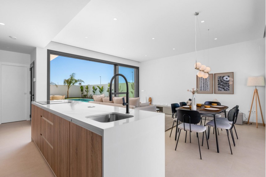 Los Alcazares, Single-story villas