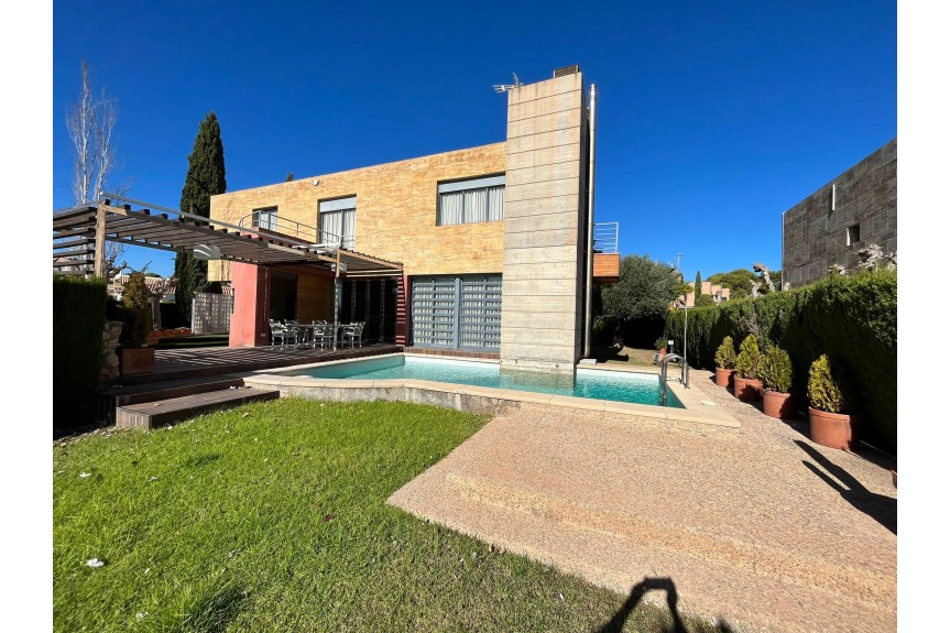 Dehesa de Campoamor, Willa z basenem