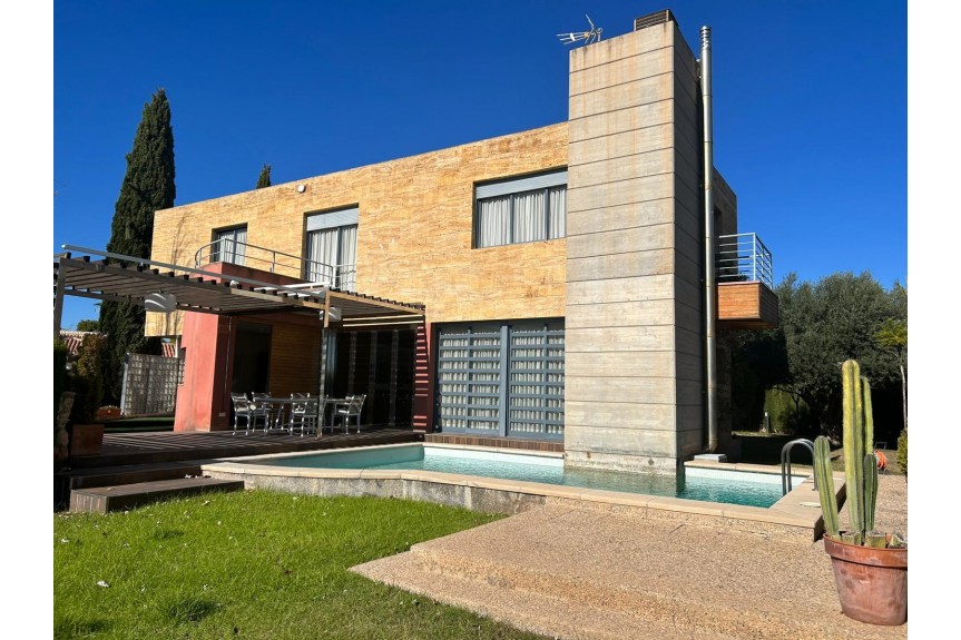 Dehesa de Campoamor, Willa z basenem