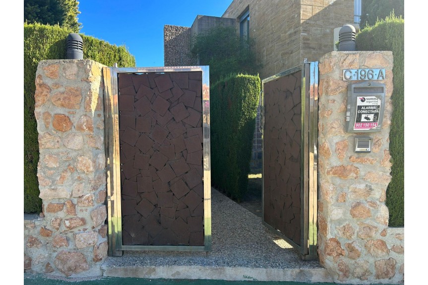 Dehesa de Campoamor, Willa z basenem