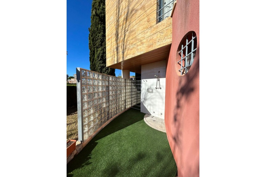 Dehesa de Campoamor, Willa z basenem