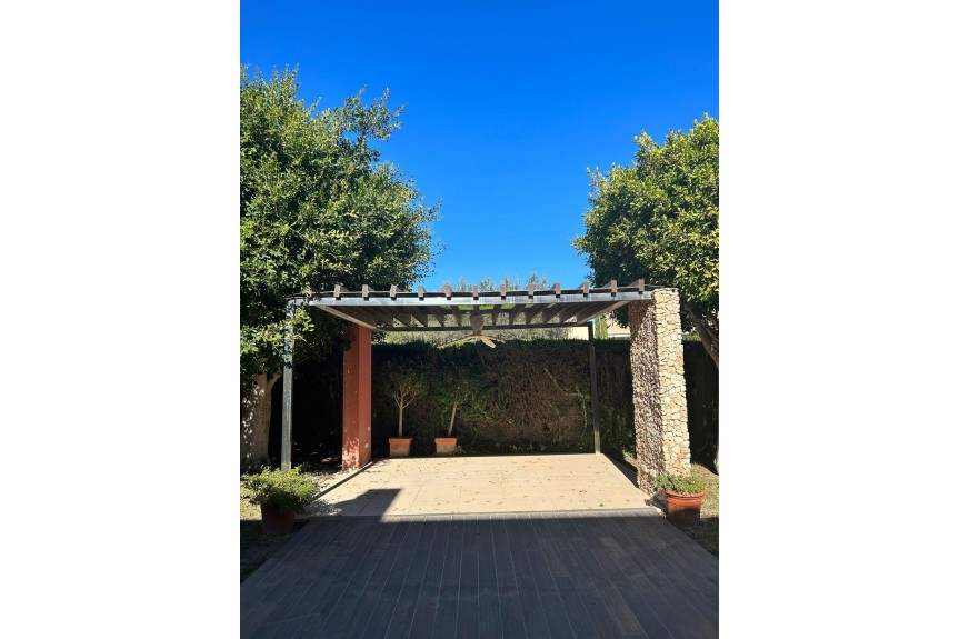 Dehesa de Campoamor, Willa z basenem