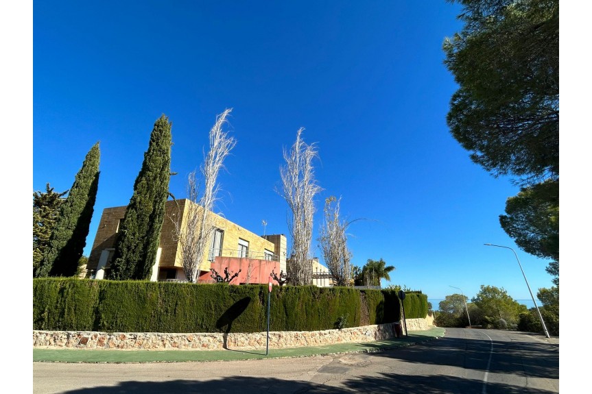 Dehesa de Campoamor, Willa z basenem