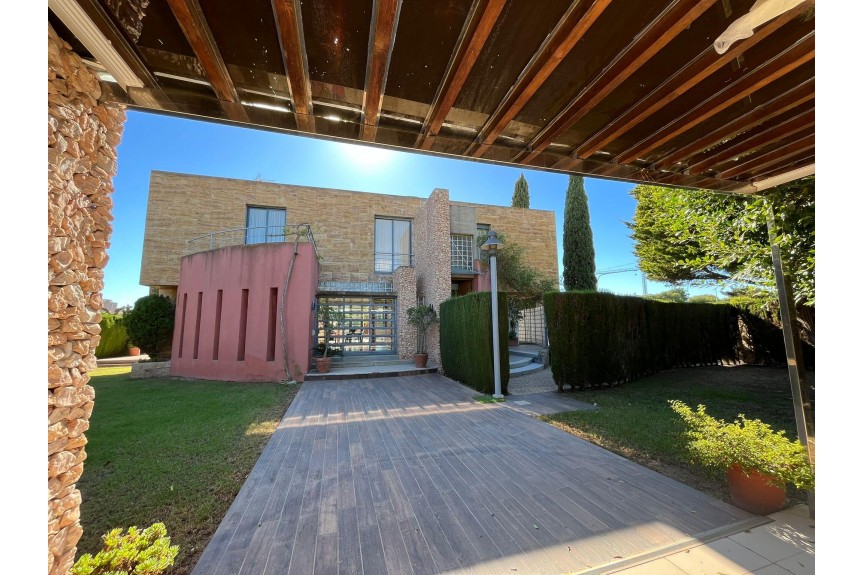 Dehesa de Campoamor, Willa z basenem