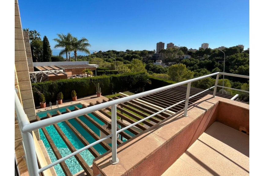 Dehesa de Campoamor, Willa z basenem