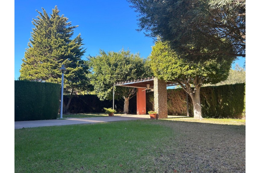 Dehesa de Campoamor, Willa z basenem