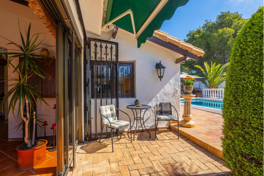 Villamartin, Willa z basenem