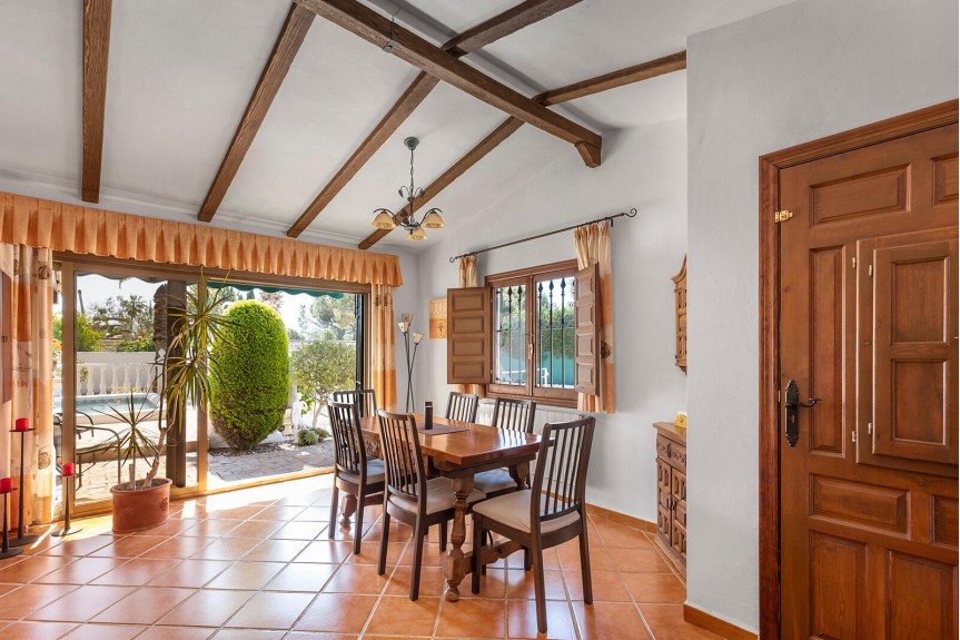 Villamartin, Willa z basenem