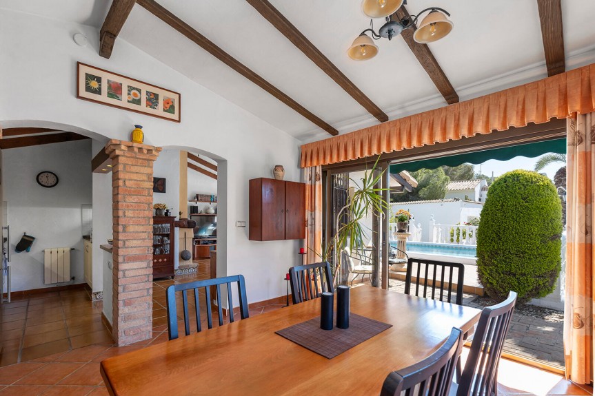 Villamartin, Willa z basenem