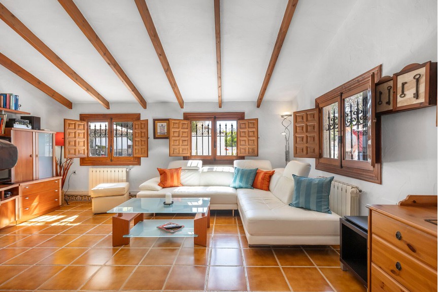 Villamartin, Willa z basenem