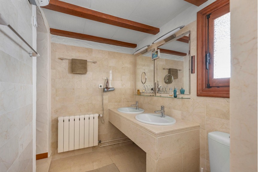 Villamartin, Willa z basenem