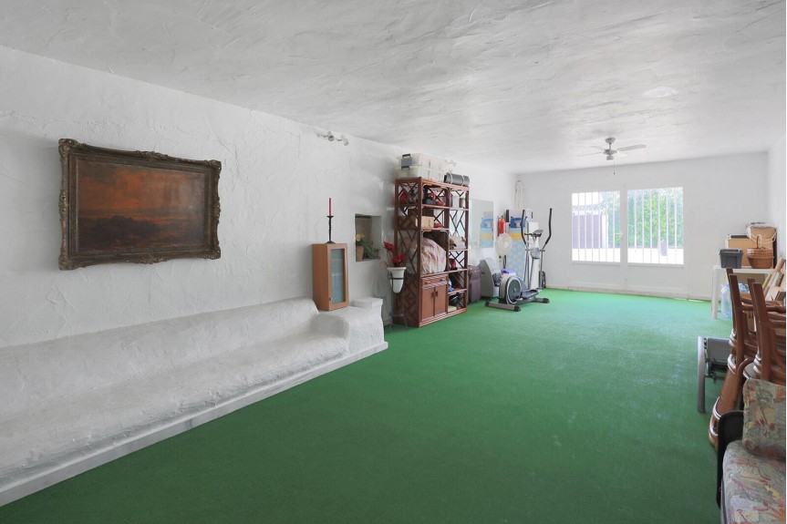 Villamartin, Willa z basenem