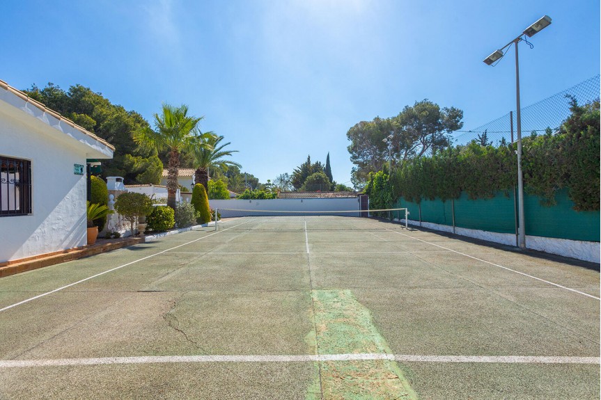 Villamartin, Willa z basenem